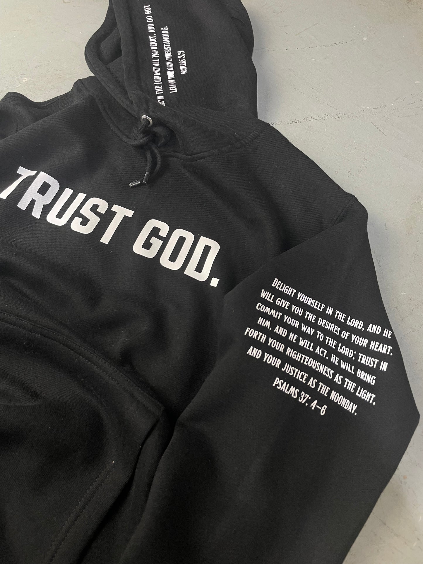 (Black) Trust God UNISEX HOODIE